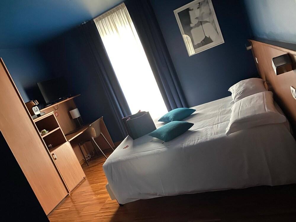 Albergo Residenza Al Teatro ウーディネ エクステリア 写真