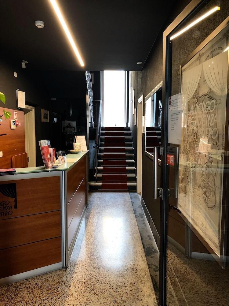 Albergo Residenza Al Teatro ウーディネ エクステリア 写真