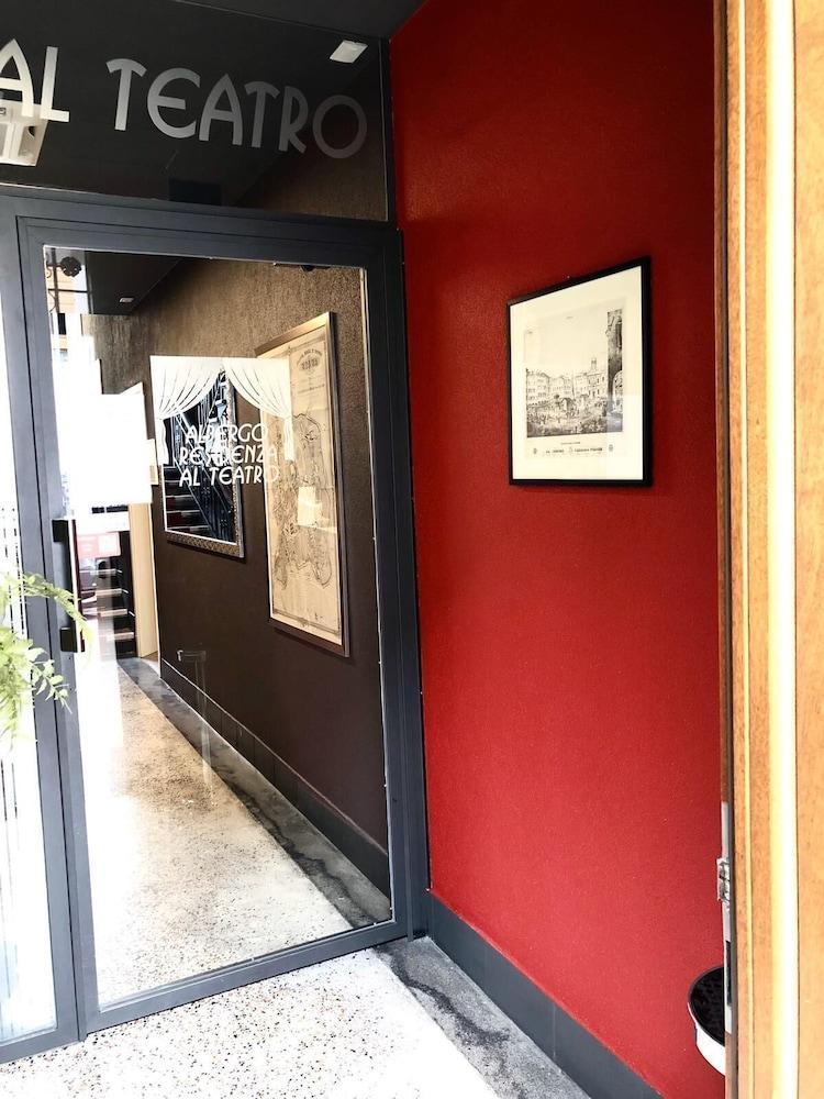 Albergo Residenza Al Teatro ウーディネ エクステリア 写真